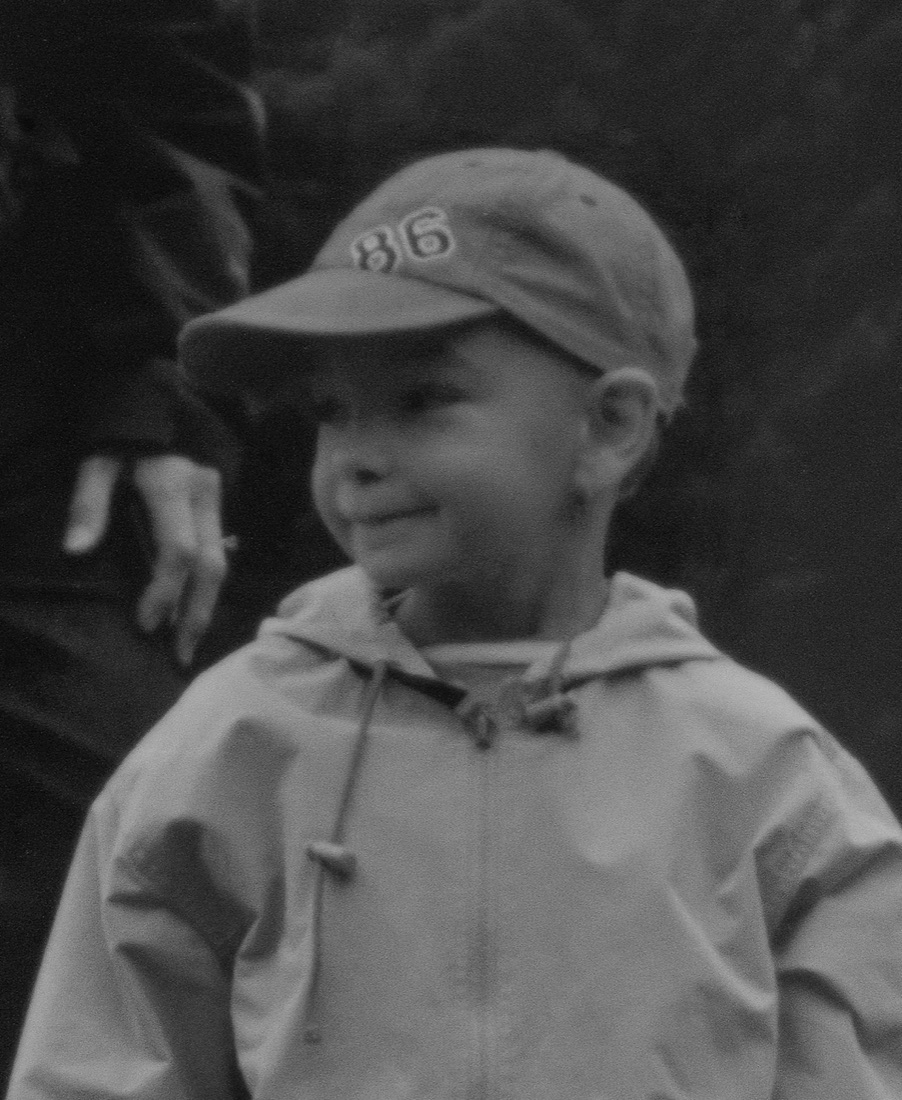 Louis enfant, en noir et blanc